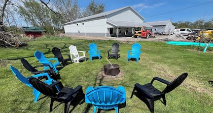 Fishermen’s Denn, close to Lake Erie Islands, boat ramps, ferries, and marinas