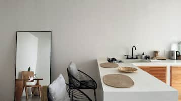 Design Room, Private Bathroom | Living area