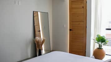 Kamar Ekonomi, kamar mandi pribadi | Tirai kedap cahaya, setrika/meja setrika, dan Wi-Fi gratis