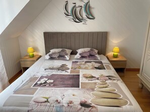 4 bedrooms, iron/ironing board, WiFi