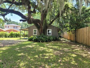 المنطقة المحيطة بالمنشأة