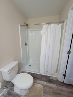 Hair dryer, towels, soap, toilet paper - Sweet home Alabama! (Mobile)