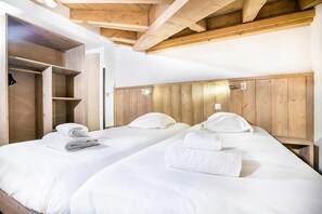2 bedrooms, WiFi, bed sheets - Wifi, ski-in/ski-out & foot of the slopes, 4th floor, view ski slopes, swimming pool, sauna, hammam (La Rosière Montvalezan)