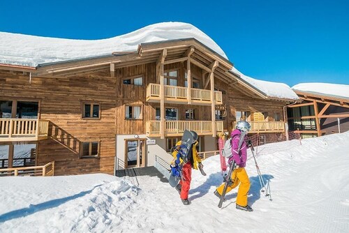 Wifi, 50m from resort center, 4th floor, view ski slopes, fitness, swimming pool, sauna, hammam