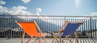 Chalet, wifi, 100m from ski slopes, 3rd floor, swimming pool, sauna, hammam, balcony, tv, ski locker