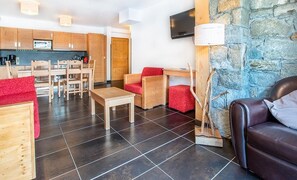 Living area - Wifi, ski-in/ski-out & foot of the slopes, 2nd floor, terrace, tv, ski locker, 62m², Tignes (Tignes)