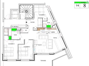 Een plattegrond van een hotel met aangeduide kamers, waaronder een keuken, een eetruimte en een salon.
