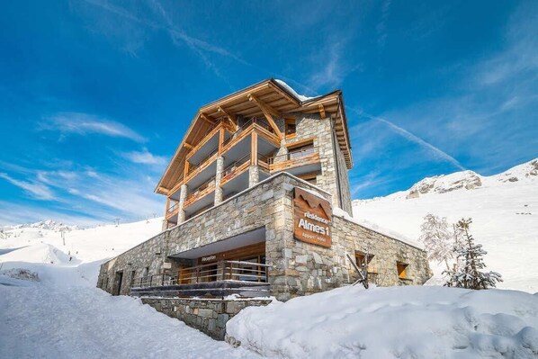 Exterior - Wifi, ski-in/ski-out & foot of the slopes, 4th floor, balcony, tv, ski locker, 80m², Tignes (Tignes)