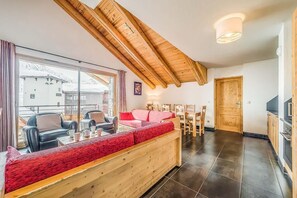 Living area - Wifi, ski-in/ski-out & foot of the slopes, 4th floor, balcony, tv, ski locker, 80m², Tignes (Tignes)