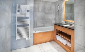 Bathroom - Wifi, 4th floor, balcony, tv, ski locker, 92m², Tignes (Tignes)