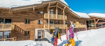 Wifi, ski-in/ski-out & foot of the slopes, 4th floor, view mountain, swimming pool, sauna, hammam