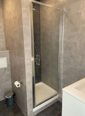 Bathroom - Studio 2 - Terrasse (Strasbourg)