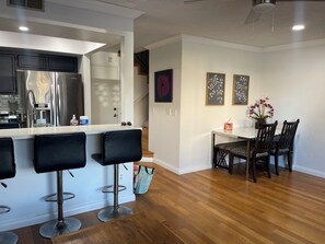 Dining - 7 miles to downtown LA quiet safe home with 2 car garage . (Commerce)
