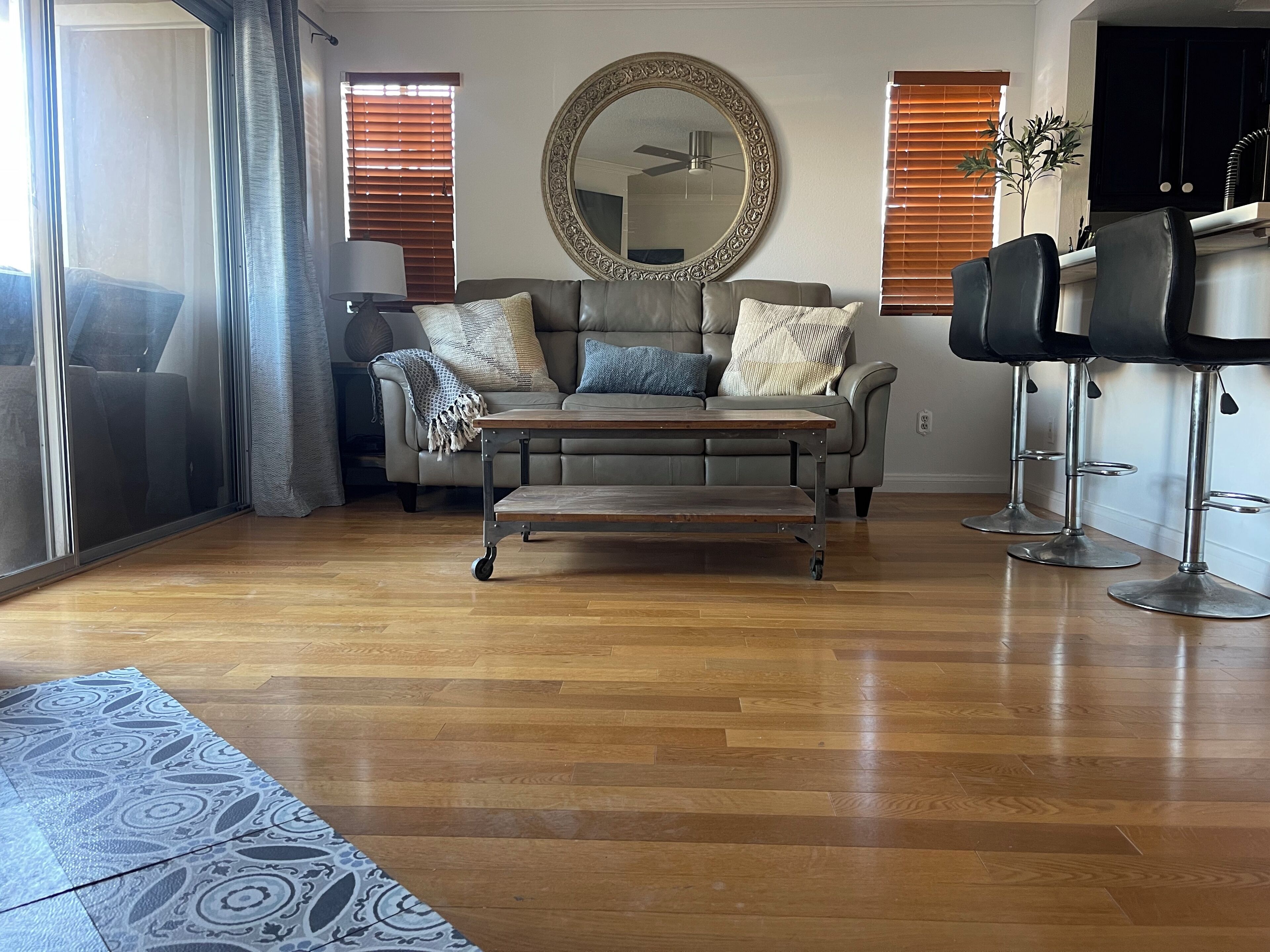 7 miles to downtown LA quiet safe home with 2 car garage .