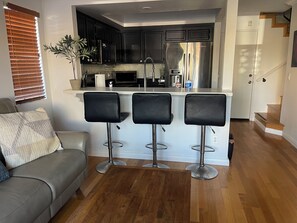 Interior - 7 miles to downtown LA quiet safe home with 2 car garage . (Commerce)