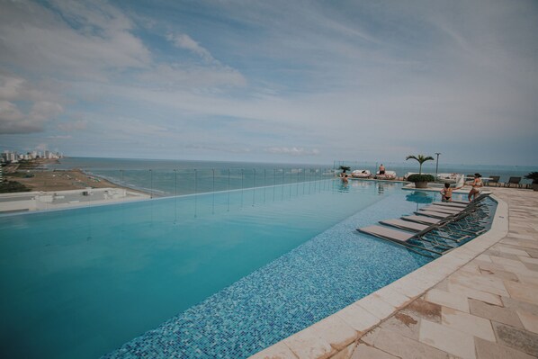 Outdoor pool - Apartamento con Fácil Acceso al Mar/buen Precio/cómodo y con Excelente Ubicación (La Boquilla)