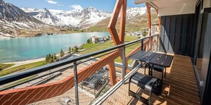 Outdoor dining - 200m from ski slopes, 4th floor, view lake, balcony, tv, ski locker, 123m², Tignes (Tignes)