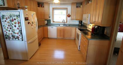 Sunset Paradise with a Sandy Wade in Waterfront, less than 1.5 hour from Toronto