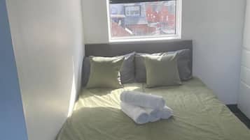 Een strijkplank/strijkijzer, gratis wifi, beddengoed