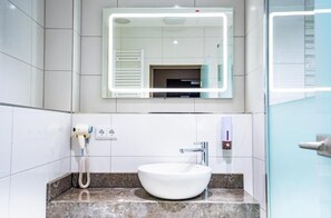 Studio Suite Deluks | Kamar mandi