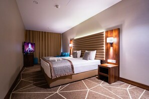 Comfort Room | Blackout drapes, soundproofing, free WiFi, bed sheets - Puzzle Hotels (Bischofsheim)