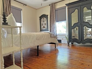 2 bedrooms, iron/ironing board, bed sheets
