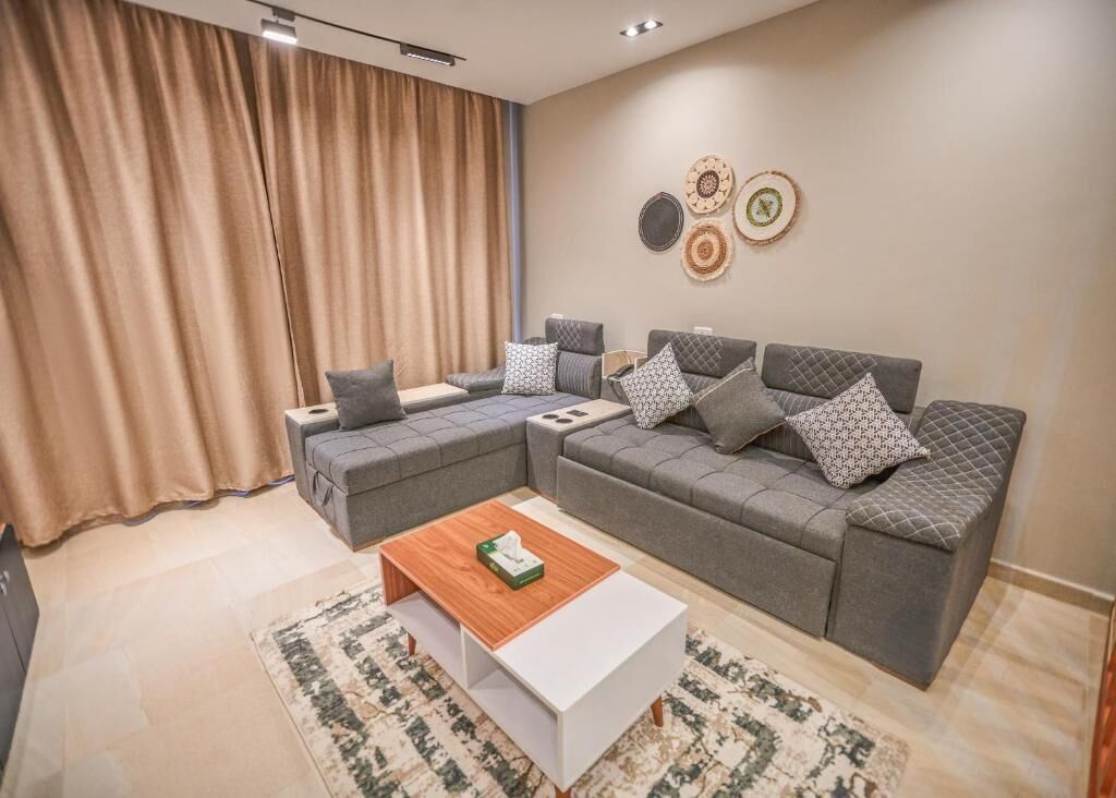 Hochwertige Bettwaren, Betten mit Memory-Foam-Matratzen, Minibar