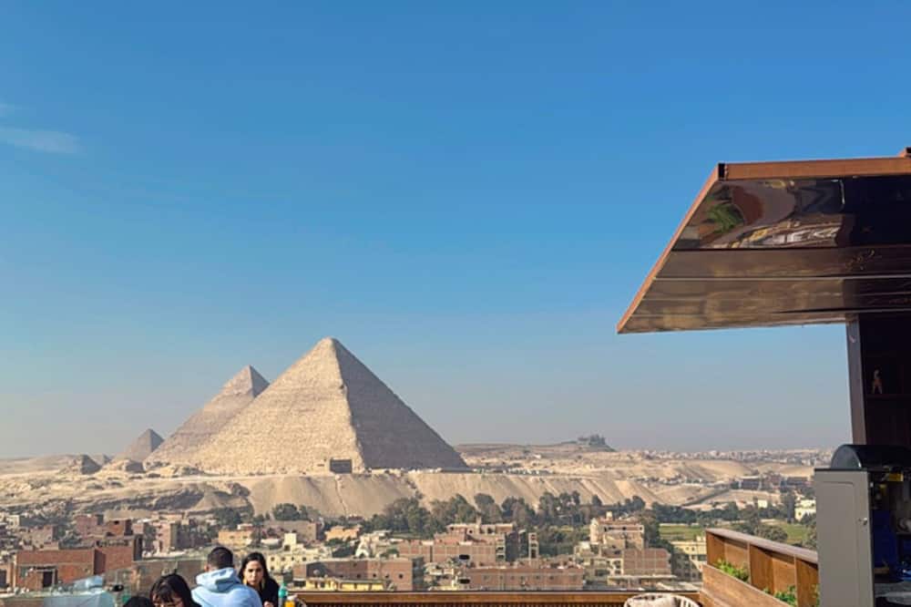 Crowne pyramids palace