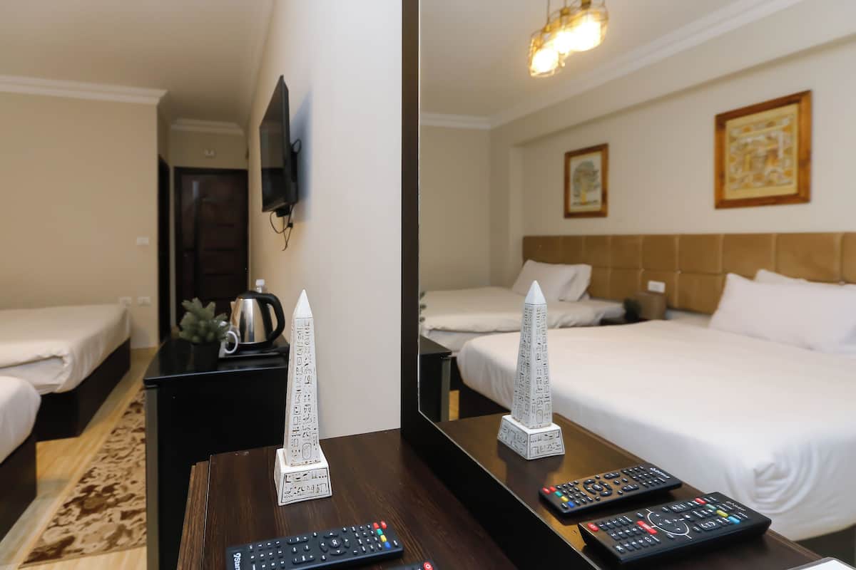 Quarto família | 1 quarto, roupas de cama premium, frigobar, escrivaninha