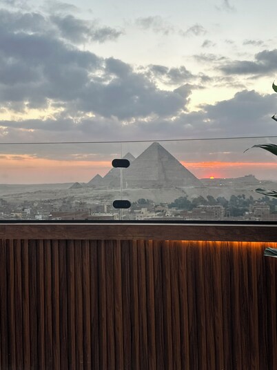 Crowne pyramids palace