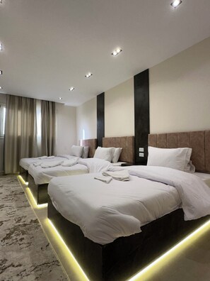 Ropa de cama de alta calidad, colchones con efecto memoria y minibar 