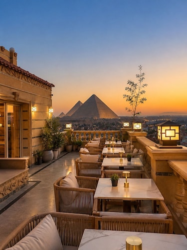 Crowne pyramids palace