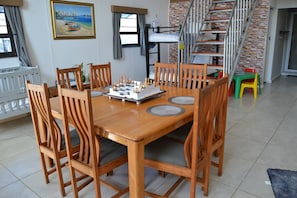 Cabana família, 3 quartos | Área de estar | TV LED, lareira, console de videogame, DVD player