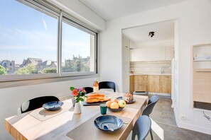 Dining - l'Emérillon - Appt à 200m de la plage (Saint-Cast-le-Guildo)