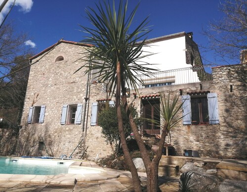 Gîte 4 à 6 Personnes Avec Piscine Avec vue sur la Montagne et la Riviere