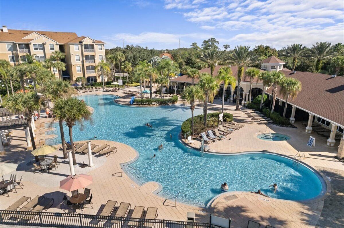 Piscina coperta, una piscina riscaldata