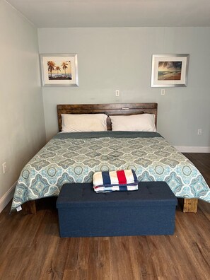 4 bedrooms, desk, iron/ironing board, travel cot