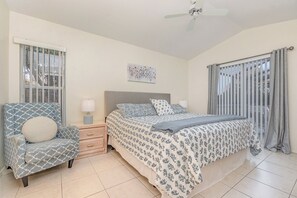 3 bedrooms, iron/ironing board, WiFi, bed sheets - Cozy Kissimmee Retreat with Private Pool, Near Disney & Universal Studios (Kissimmee)