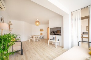2 bedrooms, desk, iron/ironing board, Internet - GuestReady - A sweet home near the beach (Costa da Caparica)