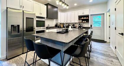 Cozy Cabin w/ Private Hot Tub and Fire Pit