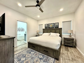 3 dormitorios, tabla de planchar con plancha, cuna de viaje