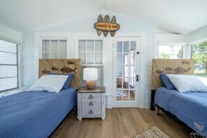 3 bedrooms, iron/ironing board, travel cot, WiFi - NSB Oasis: Private Pool Retreat (New Smyrna Beach)