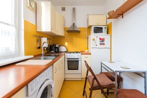 Leilighet – classic | Eget kjøkken | Kjøleskap, mikrobølgeovn, ovn og kokeplater