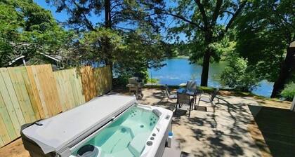 Cottage on Little Blue Lake with Hot Tub!