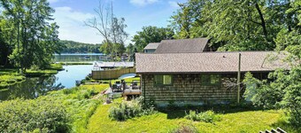Pickerel Lake Waterfront Cottage Dog Friendly