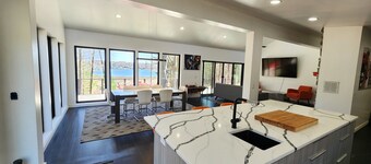 School Section Lake View 3-Bedroom Walkerville