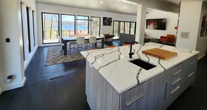 School Section Lake View 3-Bedroom Walkerville