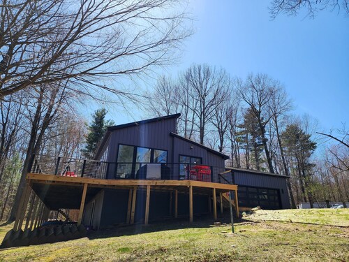 School Section Lake View 3-Bedroom Walkerville