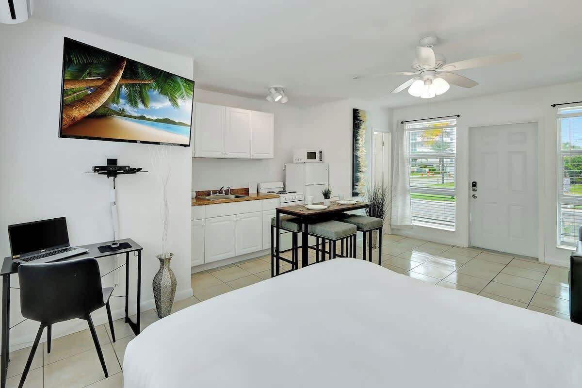 Bureau, fer et planche à repasser, lit parapluie, Wi-Fi gratuit