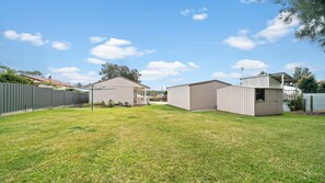 Property grounds - Basin Escape - short walk to the waters edge. (Erowal Bay)